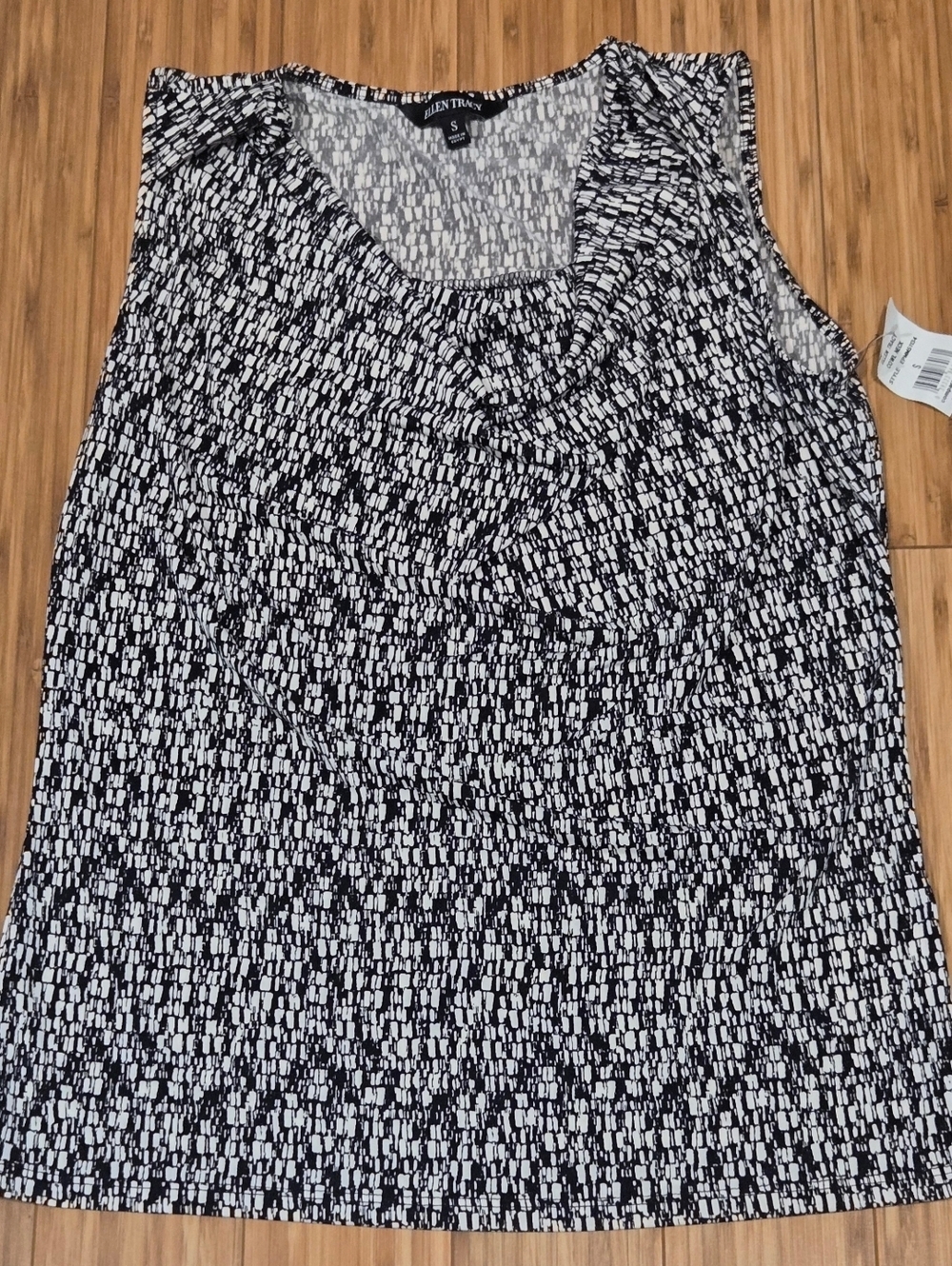 NWT Ellen Tracy Black & White Patterned Sleeveless Cowl Neck Camisole
